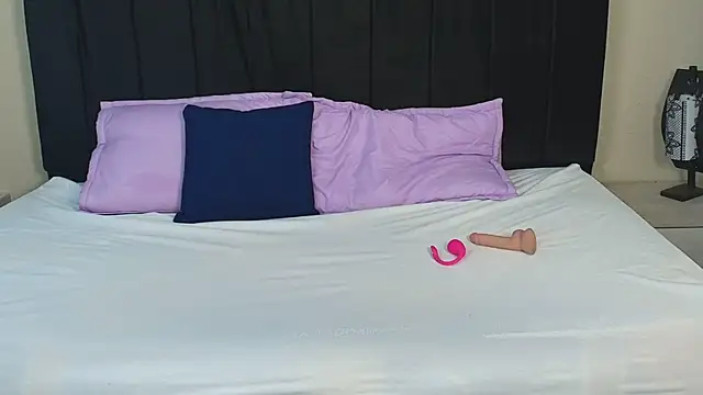 Snapshot of GabySweett_ chatting on November 15, 2025, 1:37 pm GabySweett online show from November 15, 2025, 1:37 pm