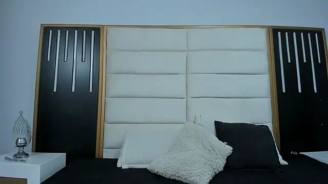 Snapshot of EliDurann chatting on December 3, 2025, 11:42 am EliDurann online show from December 3, 2025, 11:42 am