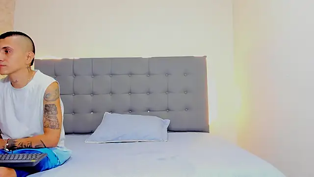 CharlotteAndSimon online show from July 11, 2026, 2:23 am