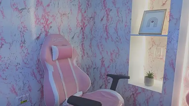 Sharon Curvy online show from November 11, 2025, 3:56 am