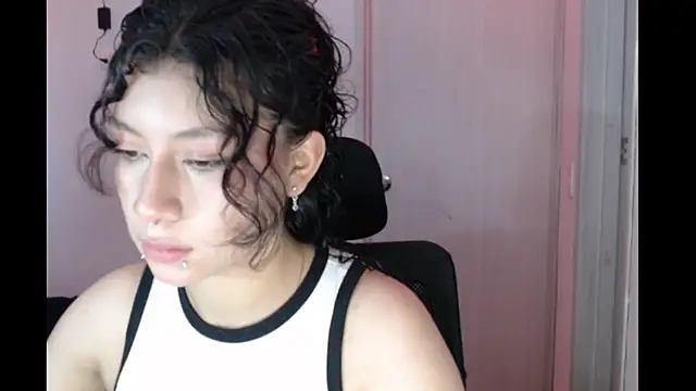 Ivonnybonn online show from November 12, 2025, 8:45 pm