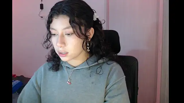 Ivonnybonn online show from November 30, 2025, 1:50 am