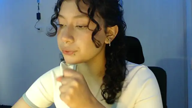 Ivonnybonn online show from October 24, 2025, 3:22 pm