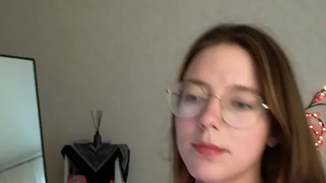 Snapshot of Tofumuchh chatting on February 18, 2026, 5:27 am Tofumuchh online show from February 18, 2026, 5:27 am