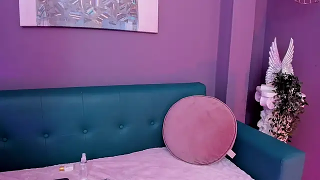 Snapshot of Alessiia__ chatting on December 14, 2025, 3:02 am Alessiia online show from December 14, 2025, 3:02 am