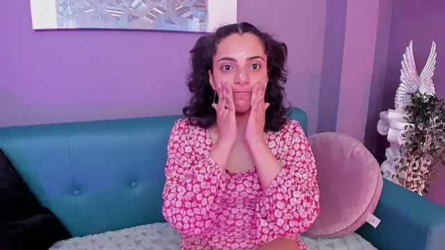 Snapshot of Alessiia__ chatting on December 17, 2025, 3:11 am Alessiia online show from December 17, 2025, 3:11 am