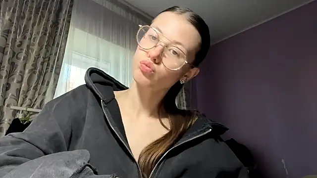 Snapshot of EleanoraDriere chatting on September 30, 2025, 1:28 pm EleanoraDriere online show from September 30, 2025, 1:28 pm