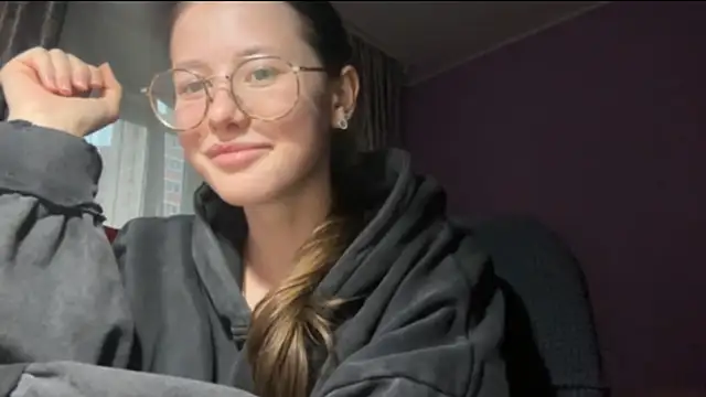 Snapshot of EleanoraDriere chatting on September 26, 2025, 3:08 pm EleanoraDriere online show from September 26, 2025, 3:08 pm