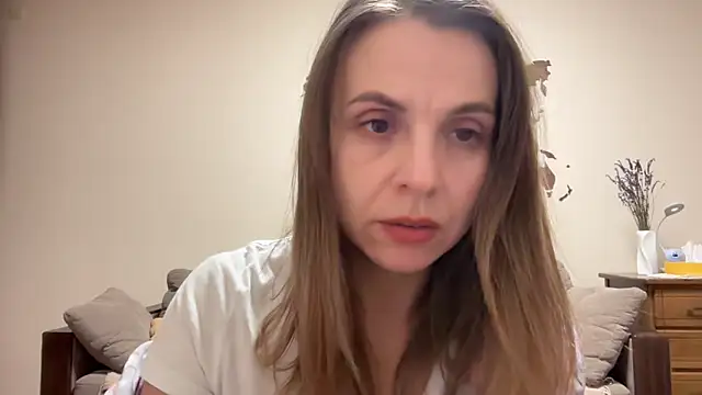 Snapshot of AnnieLove7722 chatting on October 21, 2025, 9:36 pm AnnieLove7722 online show from October 21, 2025, 9:36 pm