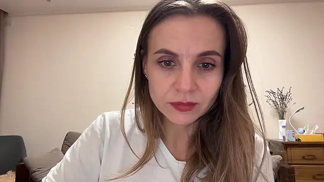 Snapshot of AnnieLove7722 chatting on October 8, 2025, 9:37 pm AnnieLove7722 online show from October 8, 2025, 9:37 pm