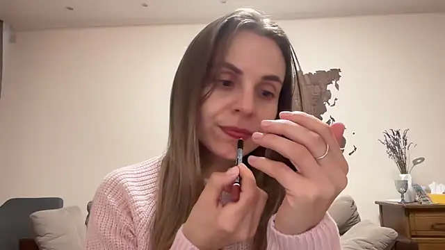 Snapshot of AnnieLove7722 chatting on October 27, 2025, 1:23 pm AnnieLove7722 online show from October 27, 2025, 1:23 pm