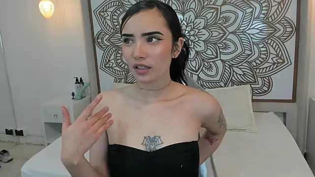 Daphne Nicolle online show from October 7, 2025, 1:23 pm