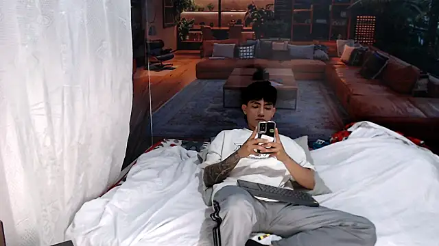 Snapshot of RomeoMillerr chatting on June 12, 2026, 6:05 pm RomeoMillerr online show from June 12, 2026, 6:05 pm