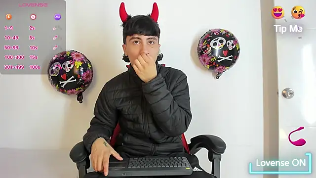 XaanderGrey online show from October 18, 2025, 7:38 pm