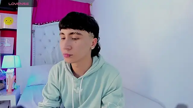 XaanderGrey online show from November 30, 2025, 7:58 pm