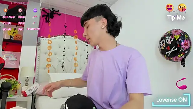 XaanderGrey online show from October 19, 2025, 7:16 pm