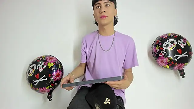 XaanderGrey online show from October 7, 2025, 7:04 pm