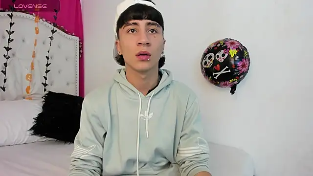 XaanderGrey online show from October 15, 2025, 3:31 pm