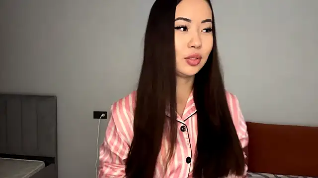 Ur neighbor Kira online show from November 13, 2025, 3:16 pm