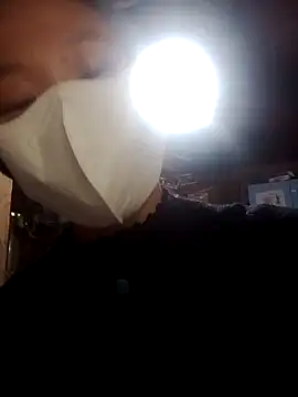 bree-zz online show from November 9, 2025, 8:18 am