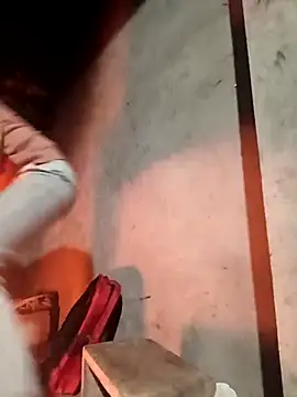 bree-zz online show from December 2, 2025, 10:55 pm