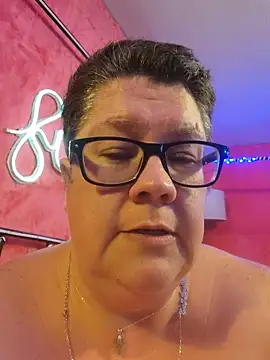 Snapshot of violentviolet68 chatting on June 11, 2026, 12:32 am violentviolet68 online show from June 11, 2026, 12:32 am