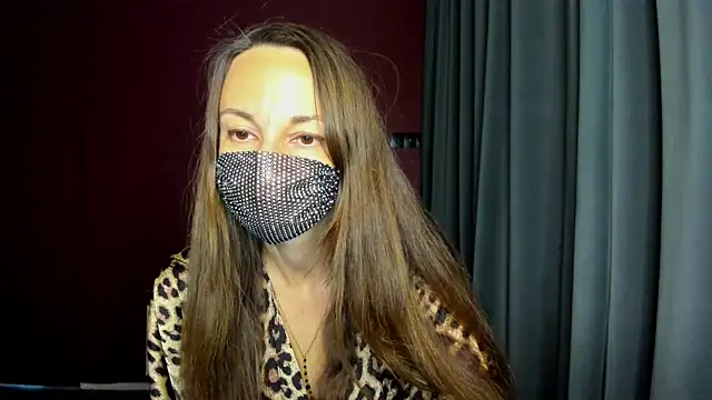 queen of mooon online show from October 3, 2025, 6:15 am