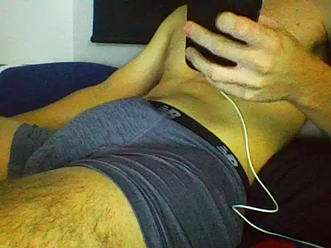 Snapshot of AlbertoRuiz086 chatting on October 16, 2025, 6:21 am AlbertoRuiz086 online show from October 16, 2025, 6:21 am