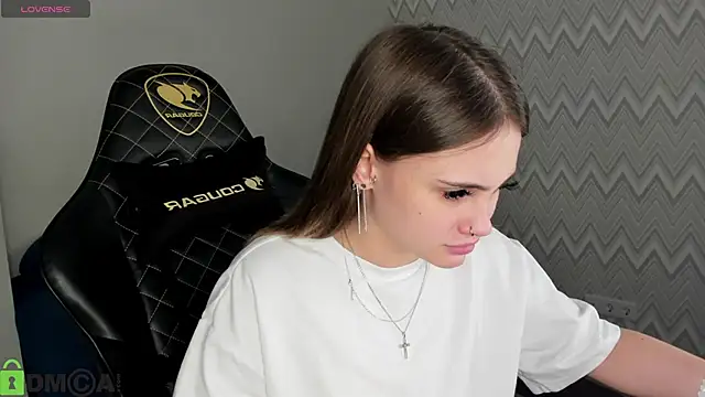 Snapshot of KarinaBroks chatting on October 20, 2025, 8:59 am KarinaBroks online show from October 20, 2025, 8:59 am