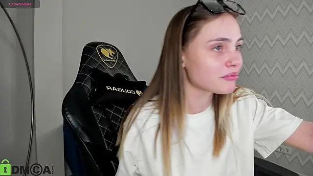 Snapshot of KarinaBroks chatting on November 19, 2025, 2:06 pm KarinaBroks online show from November 19, 2025, 2:06 pm