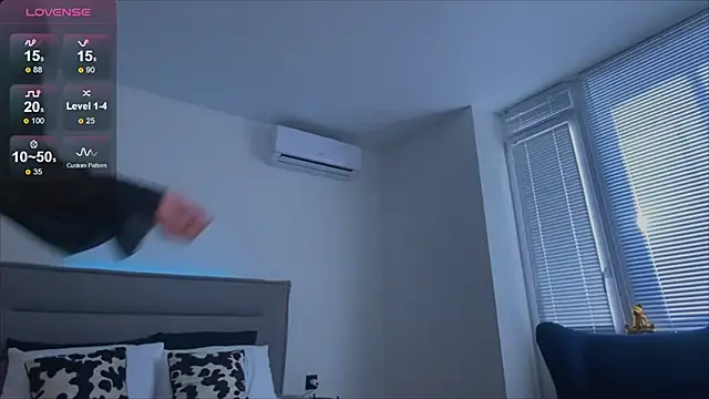 Sienna Mi  online show from October 12, 2025, 2:24 am