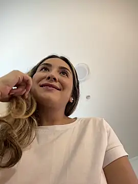 Mariana gom online show from February 24, 2026, 1:12 pm