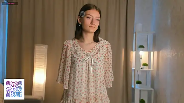 AnnaleeJennie online show from September 30, 2025, 4:07 am