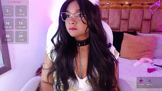 ScarlettVixen  online show from October 7, 2025, 5:08 am