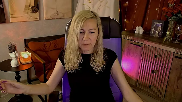 Snapshot of DonnaSmitth chatting on June 22, 2026, 7:11 pm DonnaSmitth online show from June 22, 2026, 7:11 pm