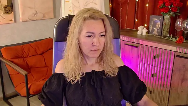 DonnaSmitth online show from June 1, 2026, 7:02 pm