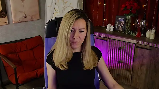 DonnaSmitth online show from May 14, 2026, 6:49 pm