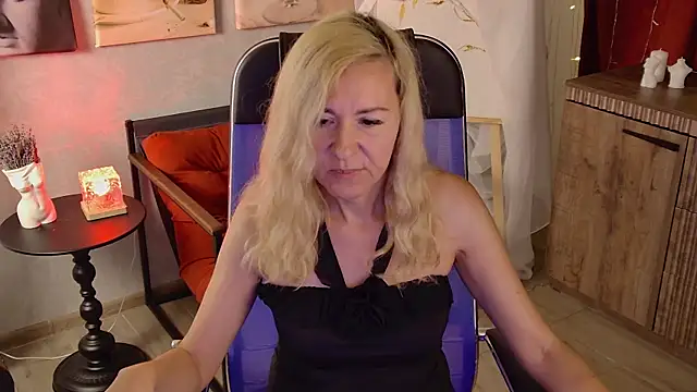 Snapshot of DonnaSmitth chatting on July 8, 2026, 6:52 pm DonnaSmitth online show from July 8, 2026, 6:52 pm