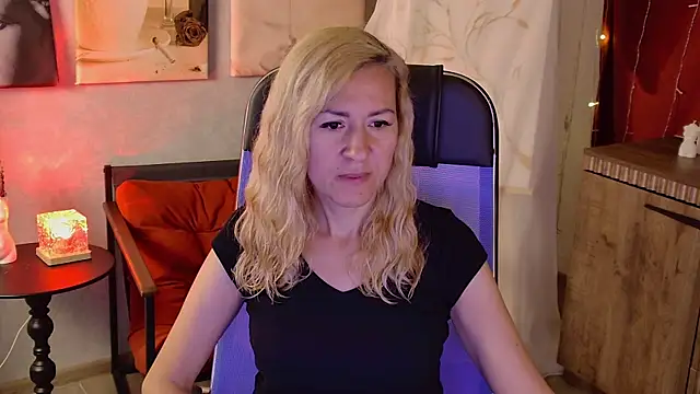 Snapshot of DonnaSmitth chatting on July 2, 2026, 9:32 pm DonnaSmitth online show from July 2, 2026, 9:32 pm