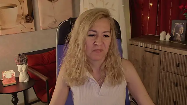 Snapshot of DonnaSmitth chatting on June 8, 2026, 7:58 pm DonnaSmitth online show from June 8, 2026, 7:58 pm