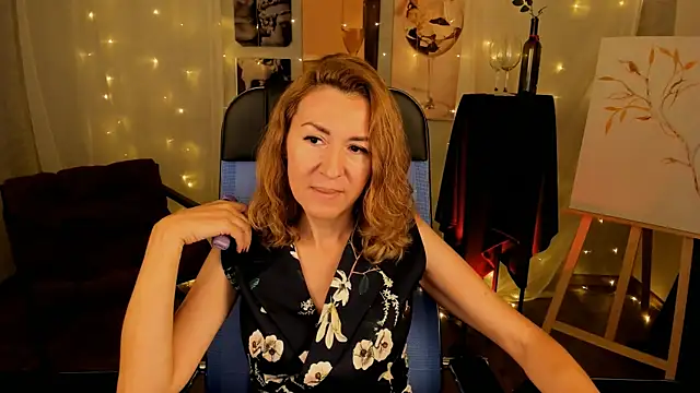 Snapshot of DonnaSmitth chatting on October 12, 2025, 10:05 am DonnaSmitth online show from October 12, 2025, 10:05 am