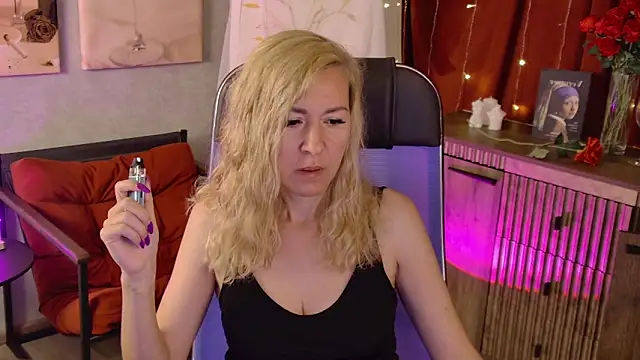 Snapshot of DonnaSmitth chatting on June 19, 2026, 10:04 pm DonnaSmitth online show from June 19, 2026, 10:04 pm