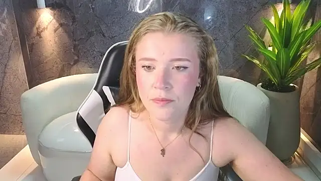 carla tp online show from October 15, 2025, 2:43 am