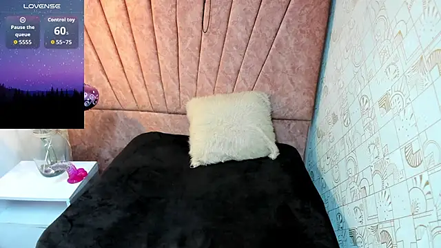 Issa Milf   online show from October 10, 2025, 1:01 pm