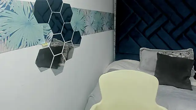 Valery More   online show from October 31, 2025, 1:08 pm