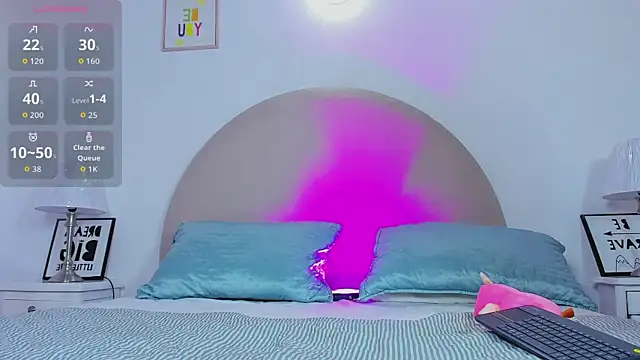 charlotte  queen online show from October 9, 2025, 2:17 pm