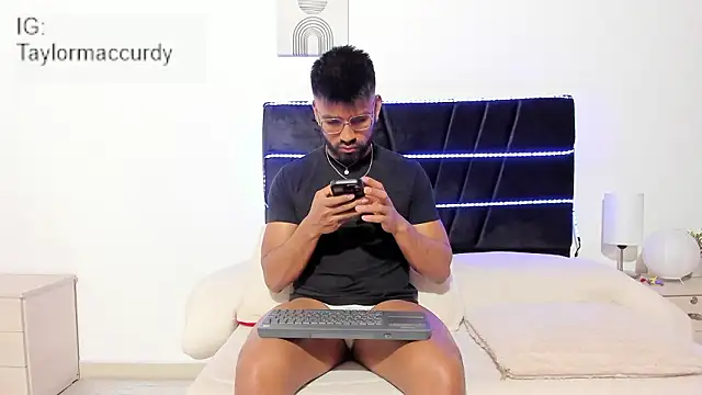 Taylormaccurdy  online show from January 15, 2026, 2:20 pm