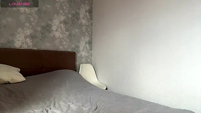 Snapshot of MIA_SHADE chatting on November 25, 2025, 8:03 am MIA SHADE online show from November 25, 2025, 8:03 am