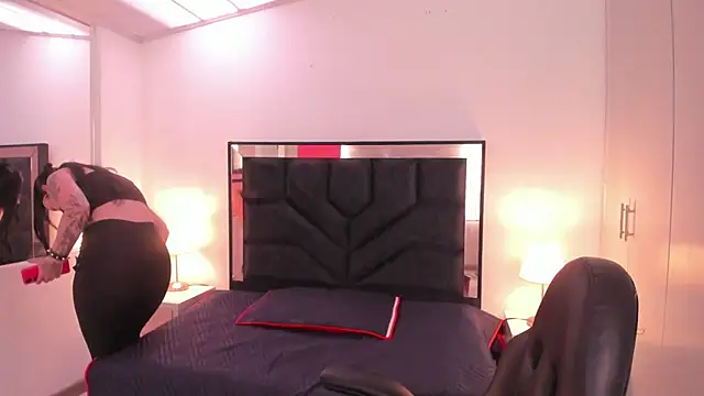 SusanVilla online show from November 10, 2025, 7:41 pm