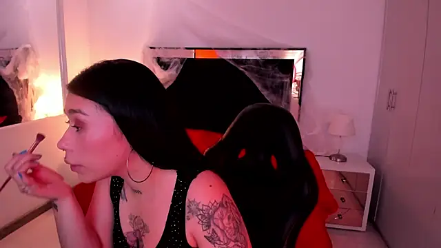 SusanVilla online show from October 21, 2025, 7:35 pm